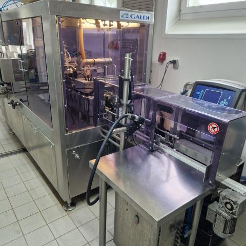 Galdi RG21 Giebdeldach Karton Abfüllanlage mit Verschluß Applikator (4)