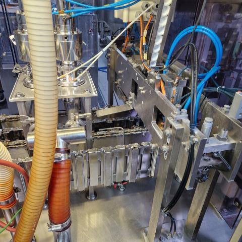 Galdi RG21 Giebdeldach Karton Abfüllanlage mit Verschluß Applikator (7)