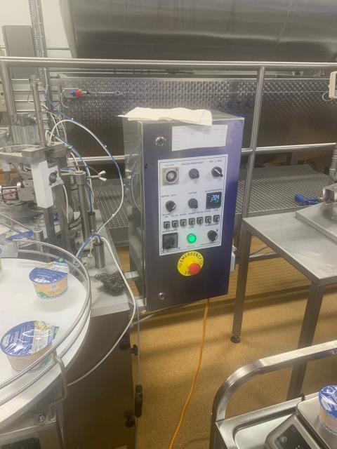 Riempitrice di bicchieri per yogurt di Zootechnika, rotativa, 800 - 1.000 bicchieri/h (5)